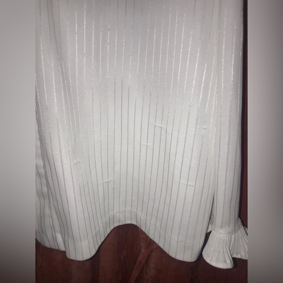 White shirt with buttons 
made by Lee original 
Size Large - Picture 5 of 5